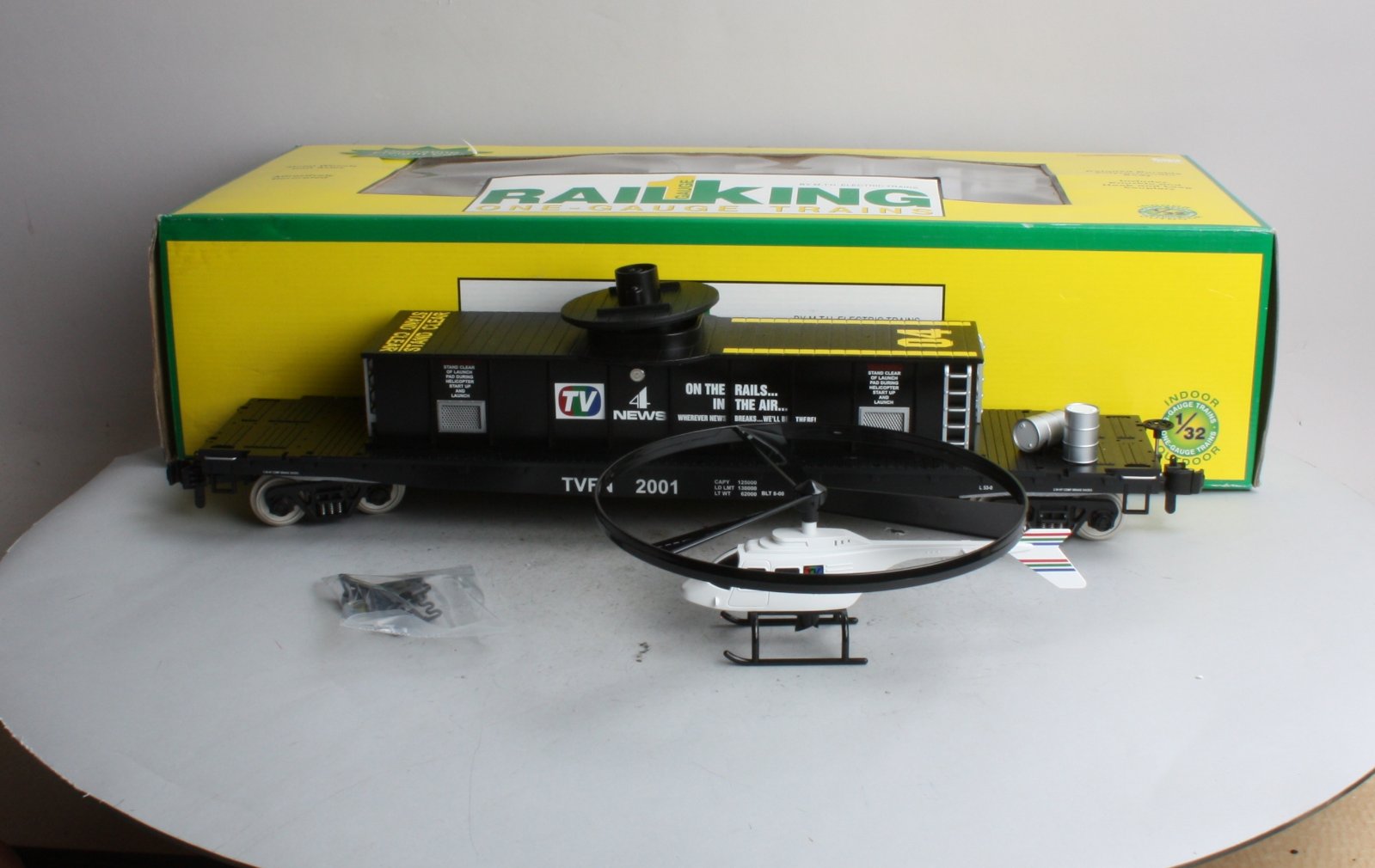 MTH 70-79013 G Scale Channel 4 News Operating Helicopter Car (Metal Wheels)