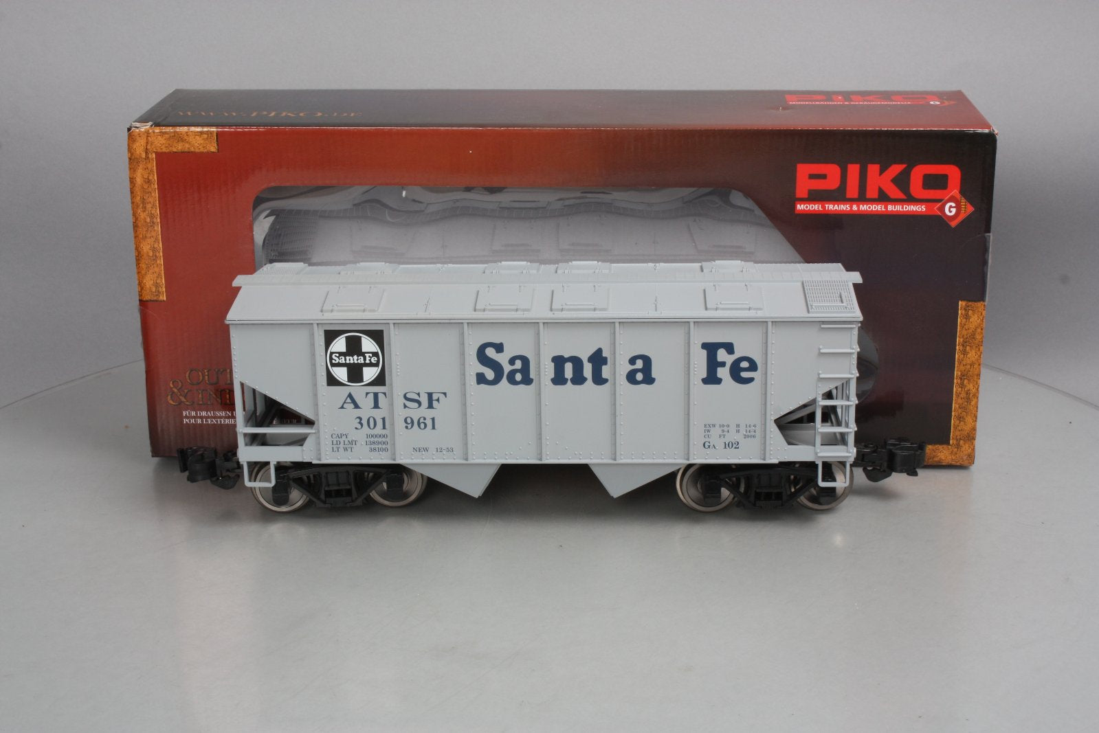 Piko 38835 G Scale Santa Fe Covered Hopper Car (Metal Wheels)