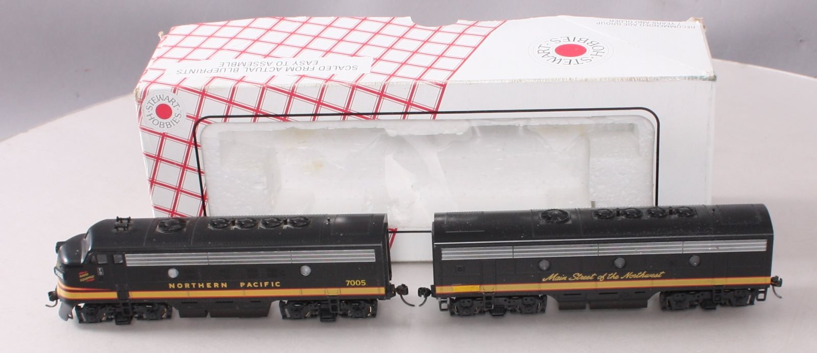 Stewart 5913 HO Northern Pacific EMD F9 A/B Diesel Locomotive Kit #7005
