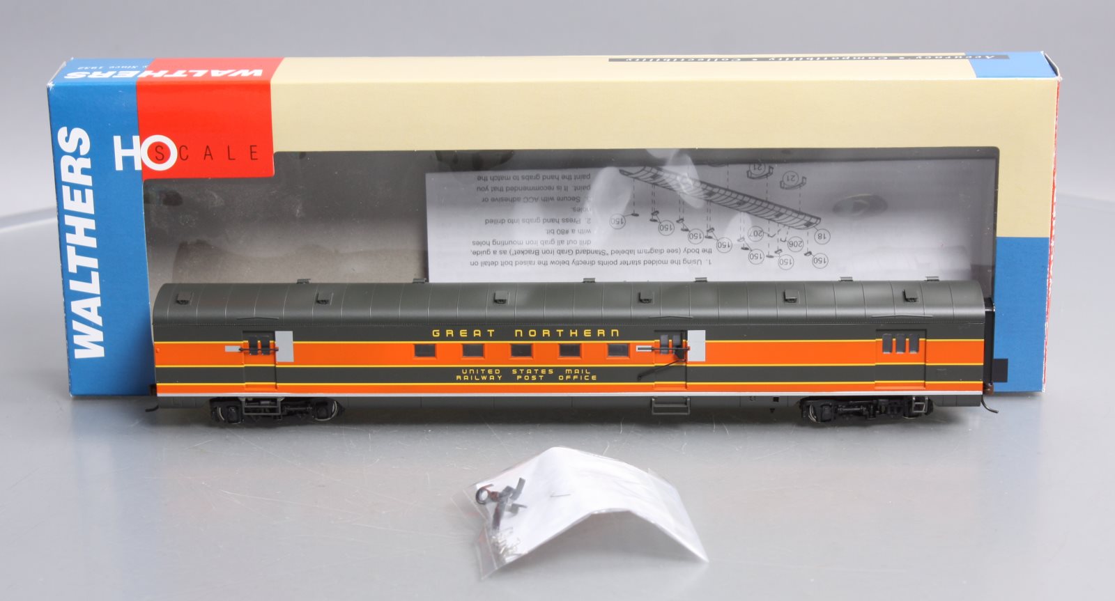 Walthers 932-9032 HO Scale Great Northern Empire Builder AC&F Baggage-Mail