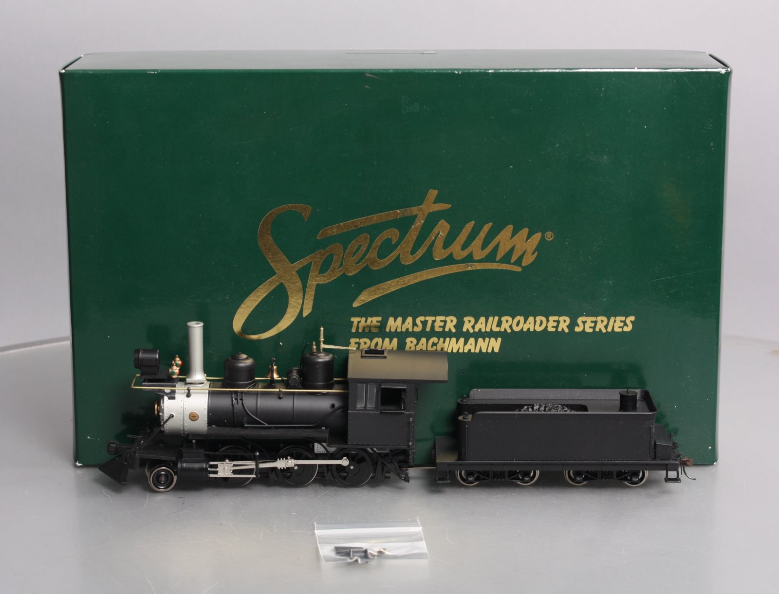 Bachmann 25299 On30 Painted & Unlettered 2-6-0 Mogul Steam Locomotive & Tender
