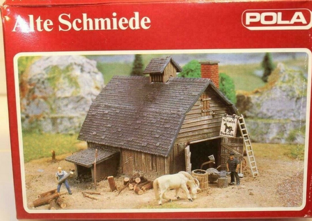 Pola 569 HO Scale Old Smithy Model Building Kit
