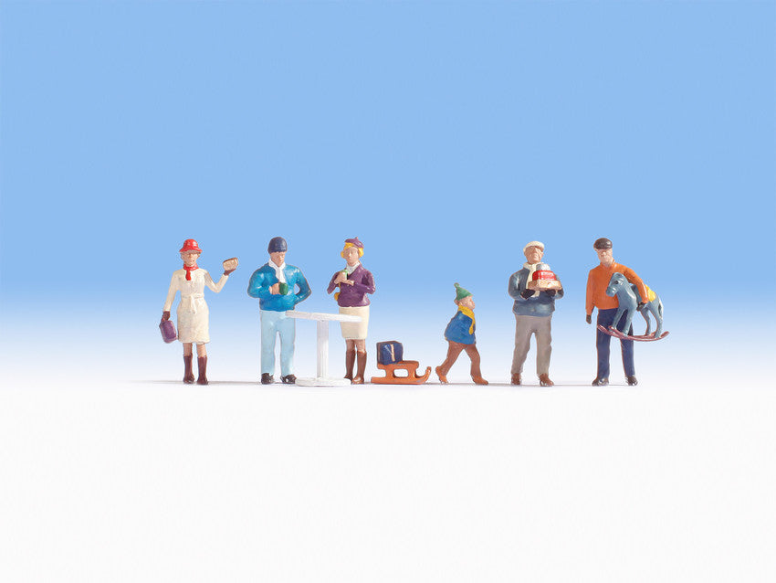 Noch 15926 HO Christmas Market & Accessories Figures (Set of 6)