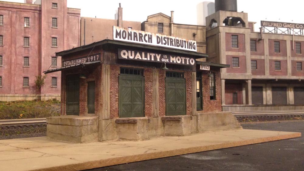 Downtown Deco DD5 HO Scale Monarch Distributing Building Craftsman Kit