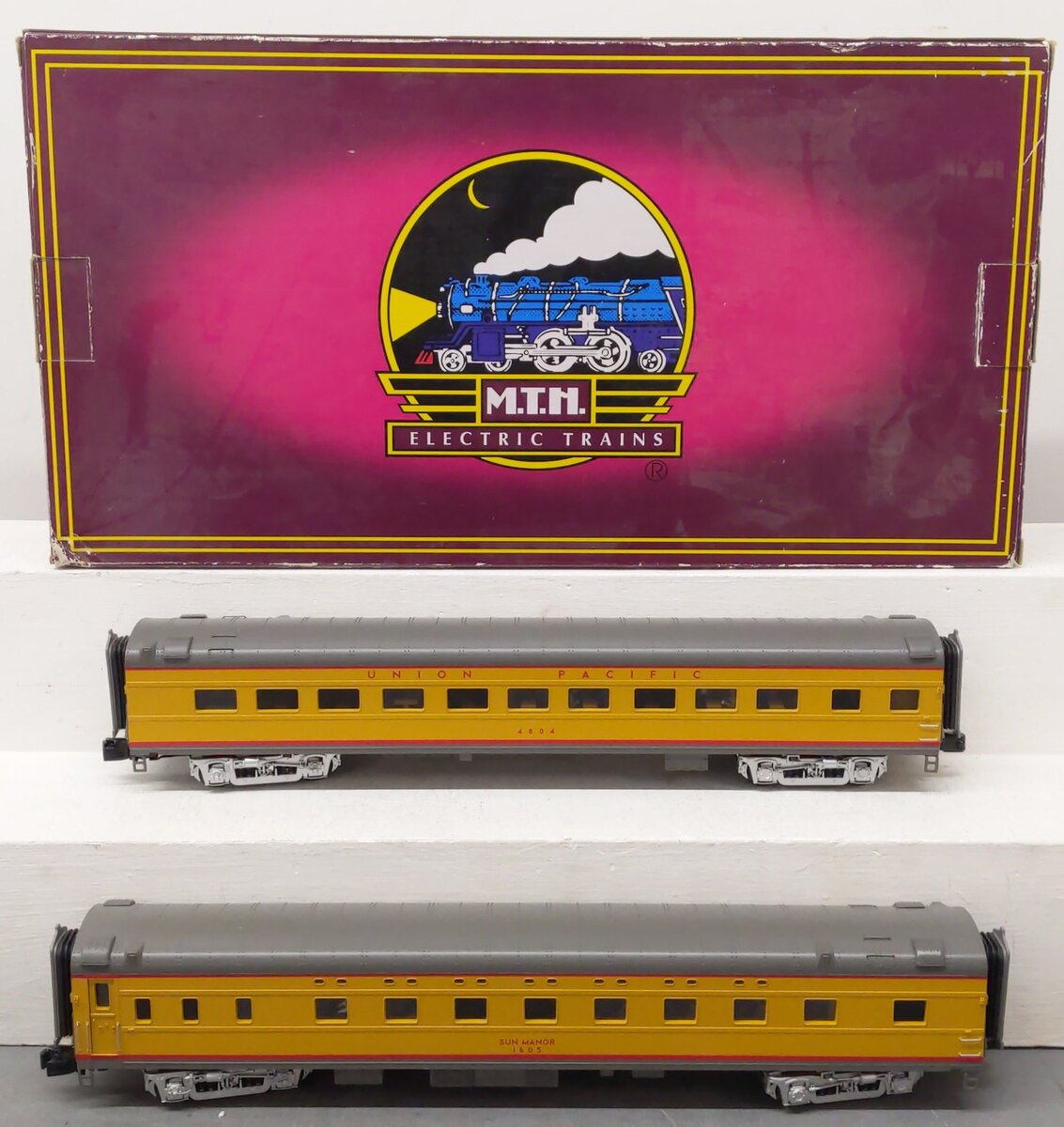 MTH 20-66148 O UP 70' Streamlined Sleeper/Diner Passenger Set (Set of 2)
