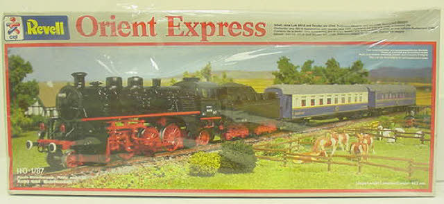 Revell 2190 Orient Express HO Gauge Steam Train Plastic Kit