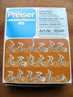 Preiser 16340 HO Scale Cycle Racers / Bikers 18 Pack Unpainted Figures