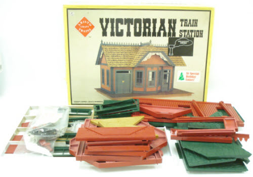 Aristo-Craft 7100C Christmas Victorian Train Station